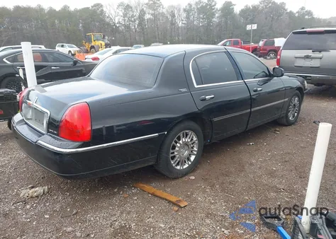 2008 Lincoln Town Car Signature Limited from USA, damaged, VIN 2LNHM82V58X647484